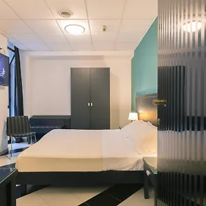 3* מלון Executive Business