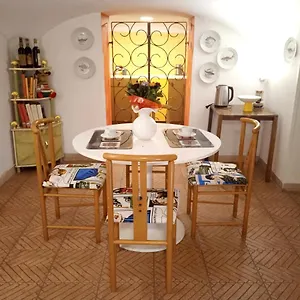 Capa E Coda In Centro Storico Napoli